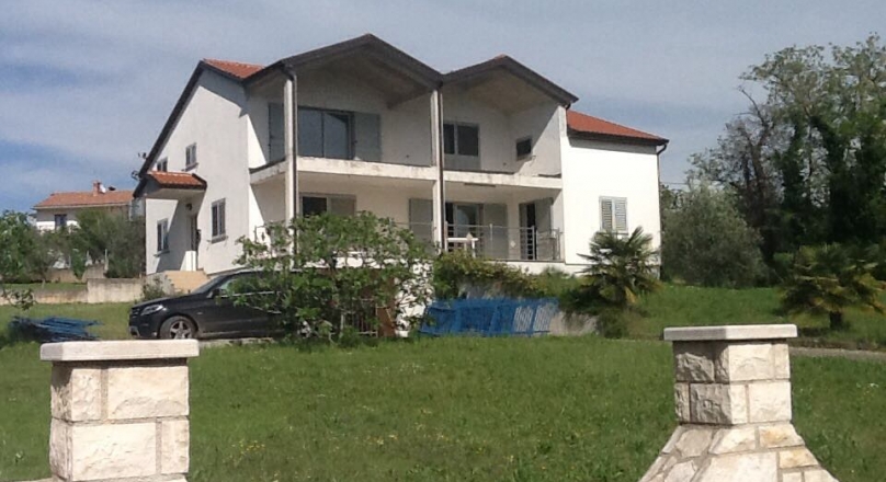 CROATIA (Umag) House with two unfinished apartments